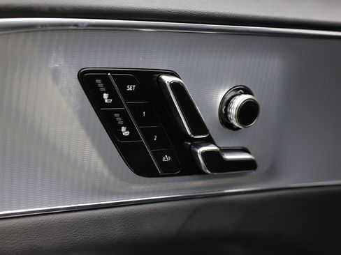 Used 2024 Cadillac Lyriq Tech RWD image 13