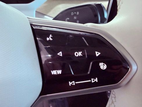 Used 2025 Volkswagen ID. Buzz 1st Edition image 25