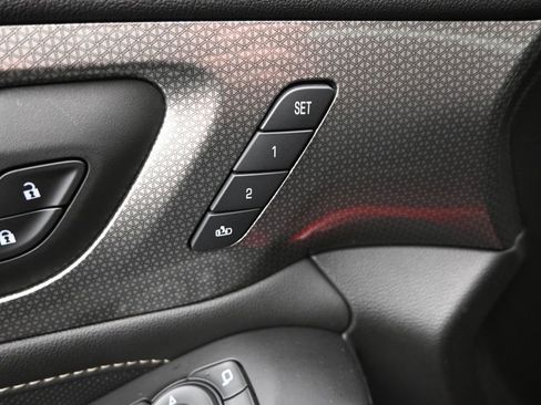 Used 2023 Chevrolet Traverse Premier image 19