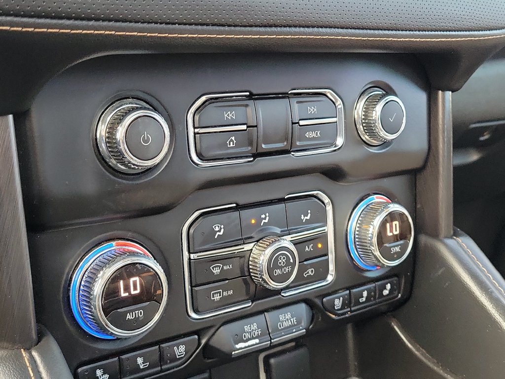Used 2023 GMC Yukon AT4 w/ AT4 Premium Package AWD/4WD image 17