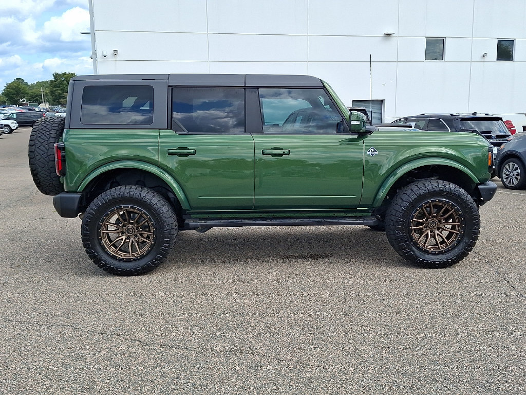 Used 2023 Ford Bronco Outer Banks AWD/4WD image 10