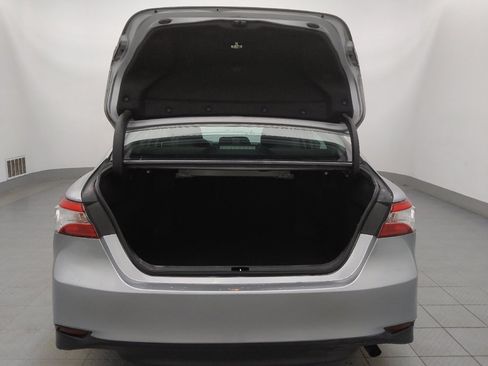 Used 2019 Toyota Camry LE FWD image 29