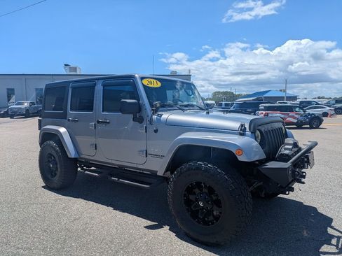 Used 2013 Jeep Wrangler Unlimited Sahara w/ Connectivity Group AWD/4WD image 4