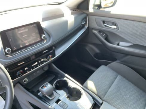 Used 2021 Nissan Rogue SV image 15