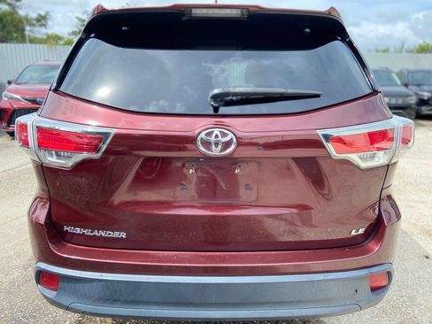 Used 2015 Toyota Highlander Plus FWD image 4