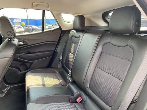 Used 2025 Chevrolet Trax LT FWD image 14