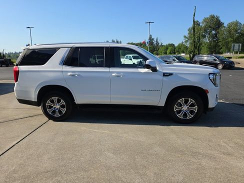 Used 2024 GMC Yukon SLE AWD/4WD image 7
