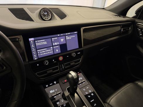 Certified 2023 Porsche Macan GTS image 18