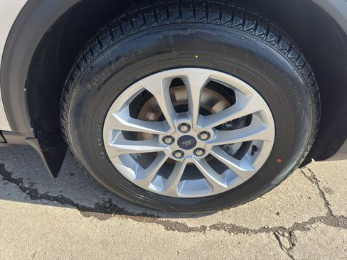 Used 2020 Ford Escape SE image 8