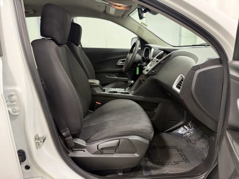 Used 2017 Chevrolet Equinox LS image 27