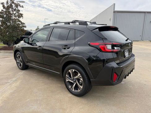 Used 2024 Subaru Crosstrek 2.0i Premium image 3
