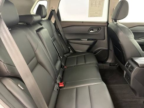 Used 2022 Nissan Rogue SV w/ SV Premium Package AWD/4WD image 16