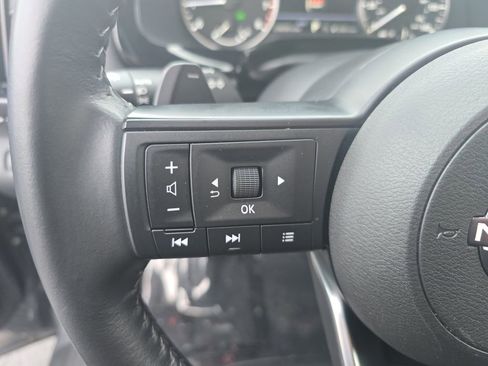 Used 2025 Nissan Pathfinder SV image 18