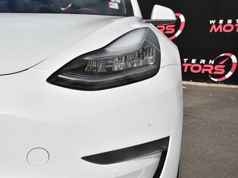 Used 2020 Tesla Model 3 Standard Range RWD image 11