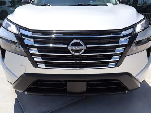 Used 2024 Nissan Rogue S FWD image 9