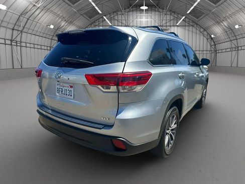 Used 2018 Toyota Highlander XLE FWD image 6