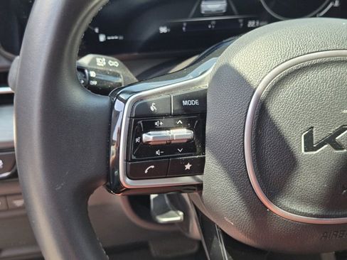 Certified 2024 Kia Carnival SX FWD image 27