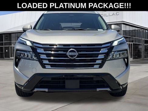 Used 2024 Nissan Rogue Platinum w/ Platinum Premium Package FWD image 3