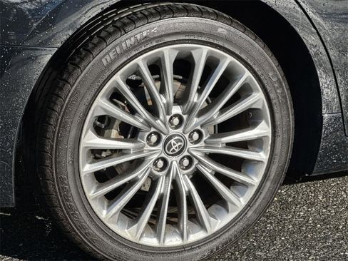 Used 2021 Toyota Avalon Limited image 29