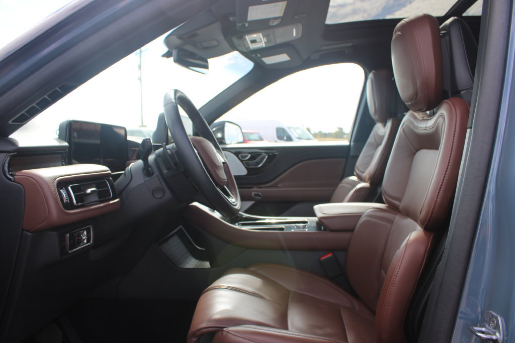 Used 2025 Lincoln Aviator Reserve w/ Luxury Package RWD image 16