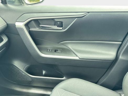 Used 2021 Toyota RAV4 XLE FWD image 21