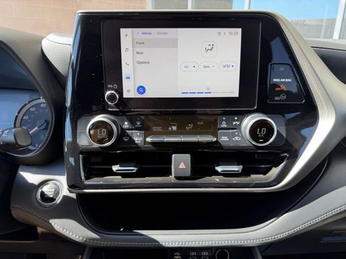 Used 2023 Toyota Highlander L image 24