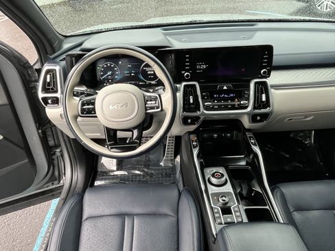 Used 2023 Kia Sorento SX Prestige image 11