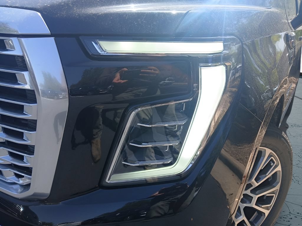 New 2026 GMC Yukon Denali w/ Denali Reserve Package AWD/4WD image 3
