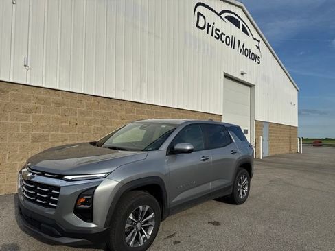 Used 2025 Chevrolet Equinox LT AWD/4WD image 2
