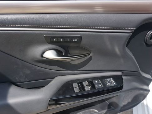 Used 2023 Lexus ES 350 F Sport w/ Accessory Package (Z2) FWD image 4