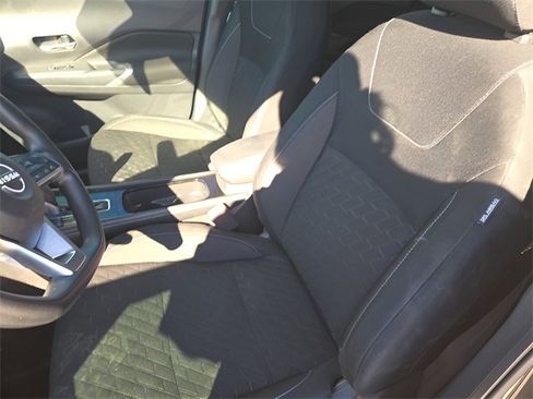 Used 2024 Nissan Kicks SV image 9