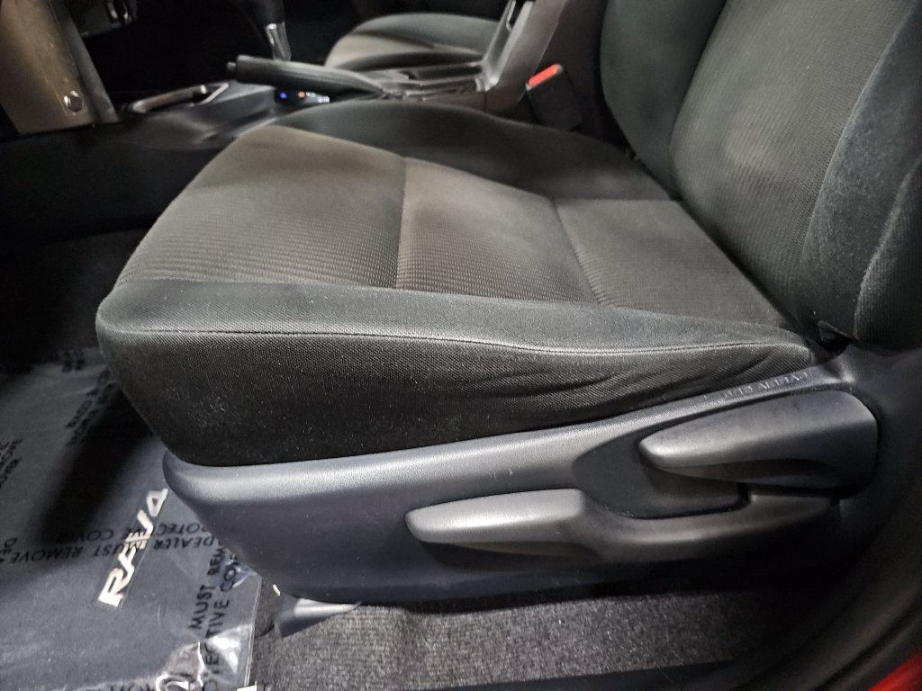 Used 2017 Toyota RAV4 LE w/ Preferred Accessory Package FWD image 17