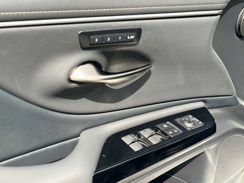 Used 2025 Lexus ES 350 w/ Premium Package FWD image 18