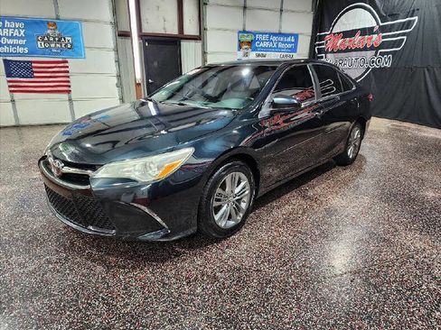 Used 2015 Toyota Camry SE FWD image 3