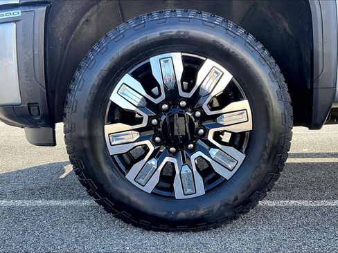 Used 2024 GMC Sierra 3500 Denali w/ Denali Reserve Package image 9