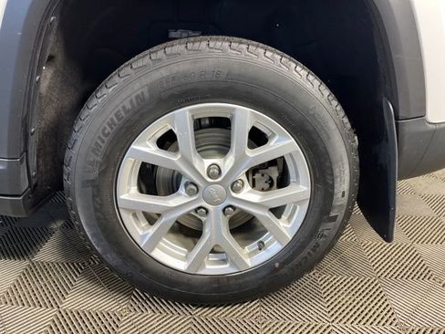 Used 2023 Jeep Grand Cherokee Limited image 11