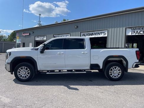 Used 2024 GMC Sierra 2500 SLE w/ Preferred Package AWD/4WD image 4