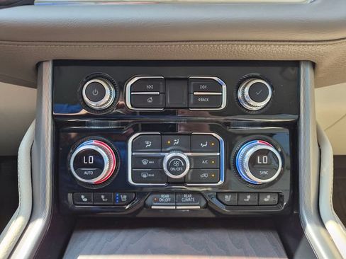 Used 2023 GMC Yukon Denali AWD/4WD image 30