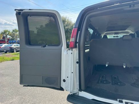 Used 2018 Chevrolet Express 3500 LT w/ LT Preferred Equipment Group RWD image 13
