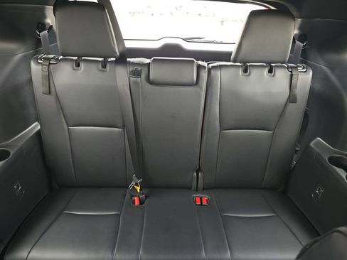 Used 2025 Toyota Highlander XSE image 12