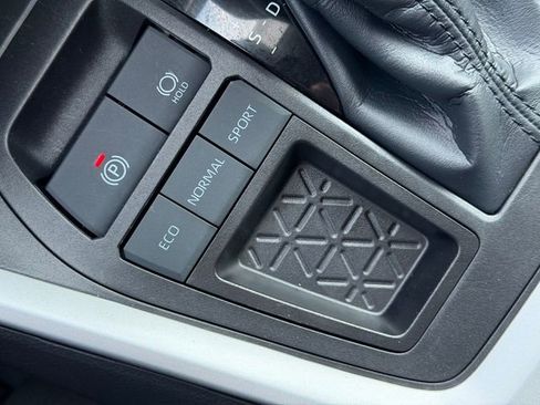 Certified 2023 Toyota RAV4 LE image 34