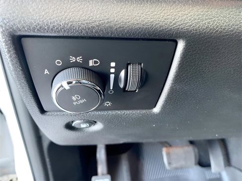 Used 2020 Jeep Grand Cherokee Limited w/ Luxury Group II image 32