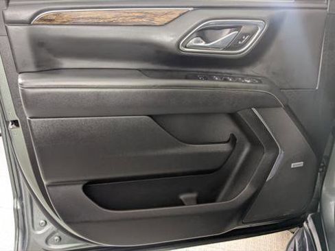 Used 2023 Chevrolet Suburban Premier image 13