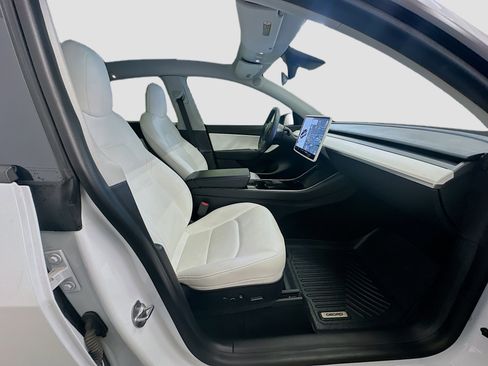Used 2021 Tesla Model Y Long Range image 32
