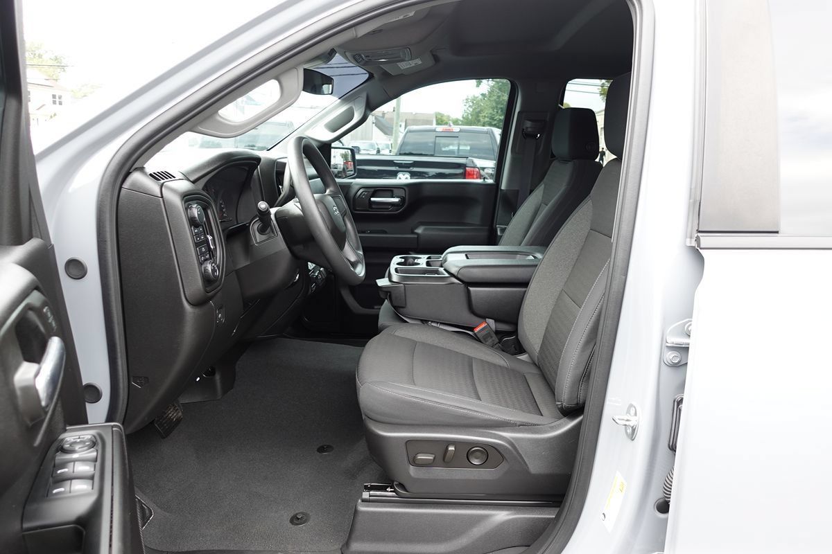 Used 2024 Chevrolet Silverado 1500 Custom w/ Dark Appearance Package AWD/4WD image 17