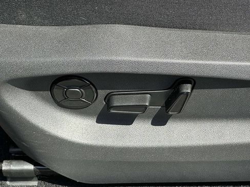 Used 2026 Volkswagen Tiguan SE w/ Panoramic Sunroof Package AWD/4WD image 18