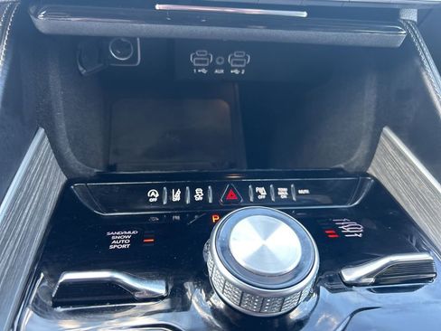 Used 2024 Jeep Wagoneer L Series III w/ Flexible Seating Group AWD/4WD image 16