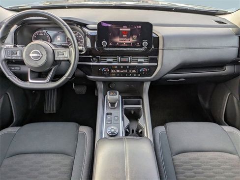 Used 2025 Nissan Pathfinder SV image 16