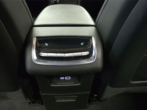 Used 2025 Cadillac XT6 Premium Luxury image 17