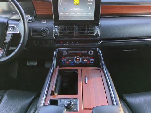 Used 2021 Lincoln Navigator Reserve w/ Luxury Package image 18